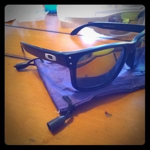 Oakley Holbrook